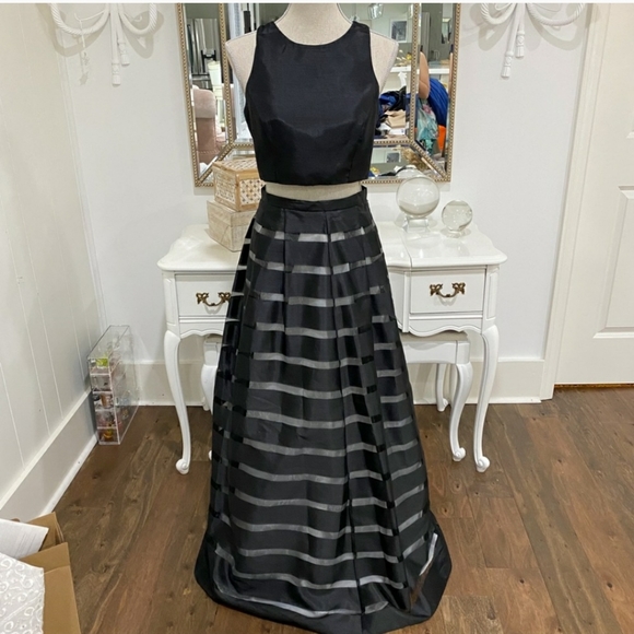 Xscape Dresses & Skirts - Xscape Two Piece Formal Set Skirt and Top Black Sz 8 Prom Wedding Fancy